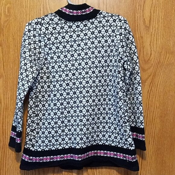 Jillian's Closet Children's Sweater Size 5T - Picture 2 of 5